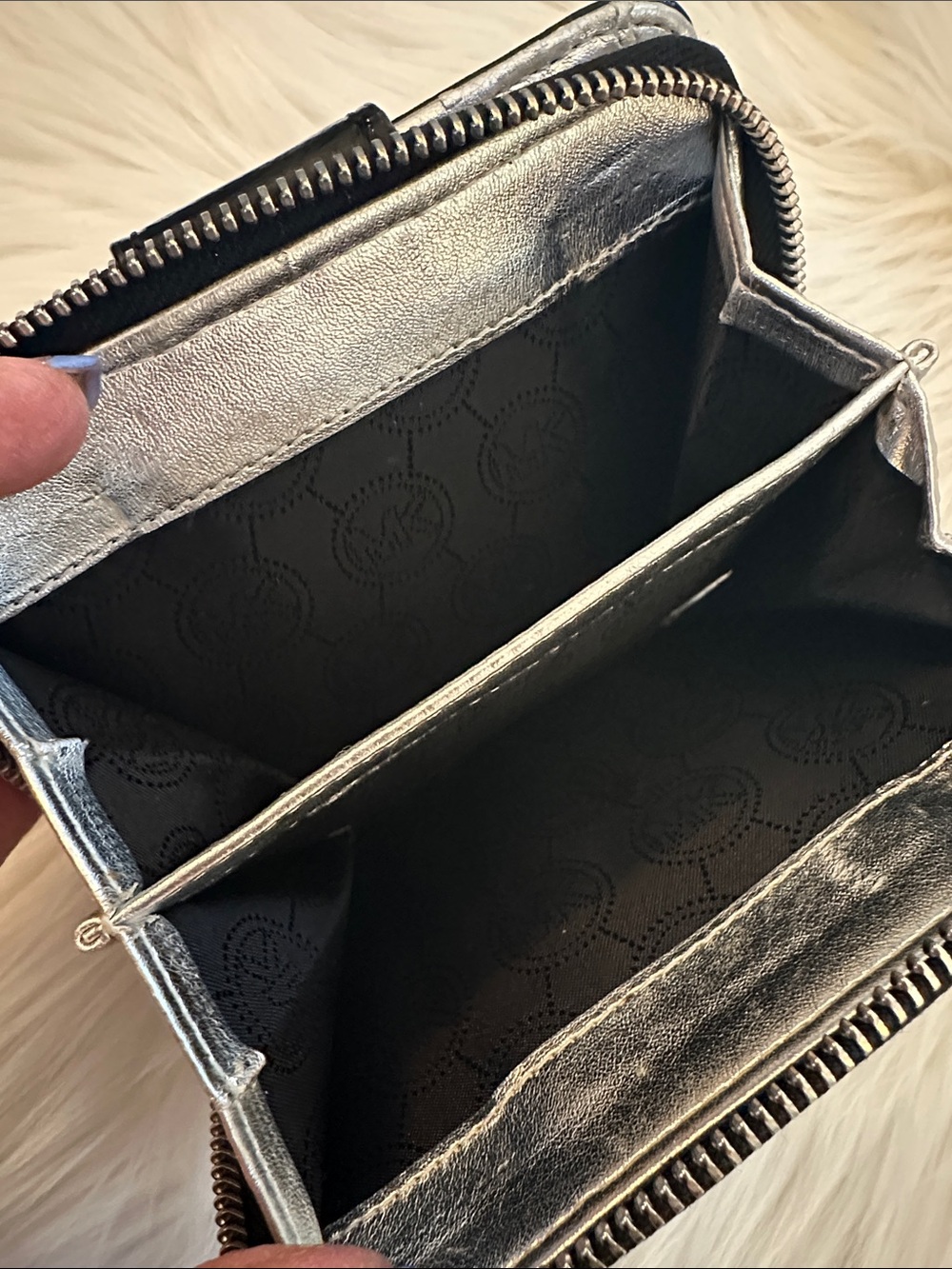 EUC Michael Kors Black Patent Zip-Around Wallet w/Silver Plaque - Picture 5 of 9
